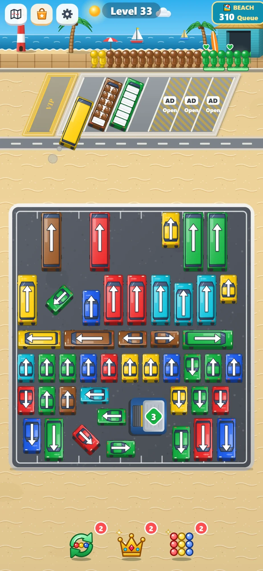 CabMatch level 33 at the beach: a lot full of colored cars and arrows with a queue of beachgoers waiting at the gate